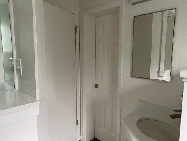 Building Photo - Golden View Apartments