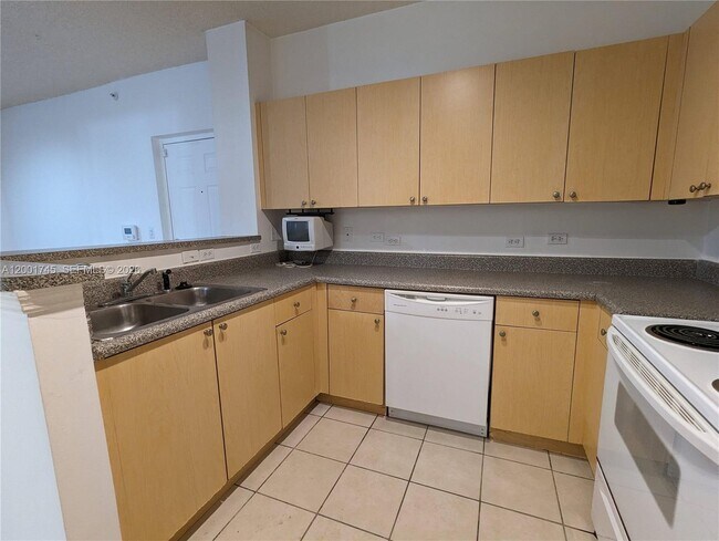 Building Photo - 2160 E Preserve Way