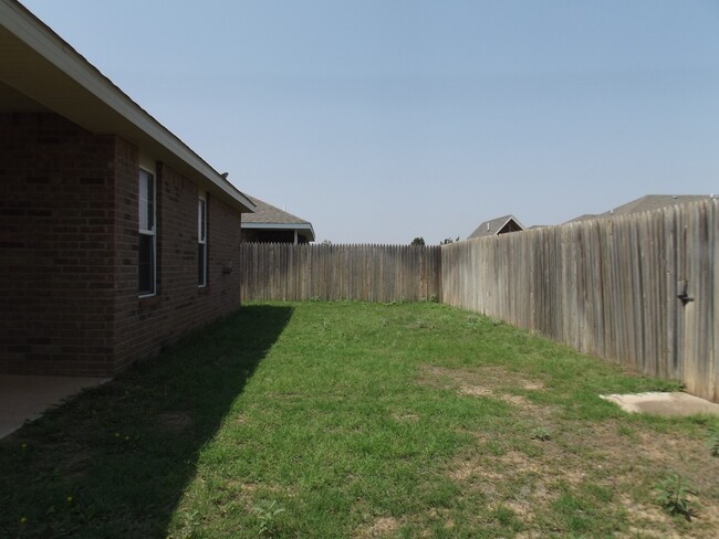 Building Photo - Large 3/2/2 Home in Monterey - Frenship School District