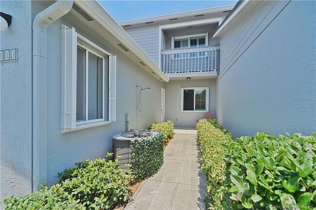 Building Photo - 4949 N Hwy A1A