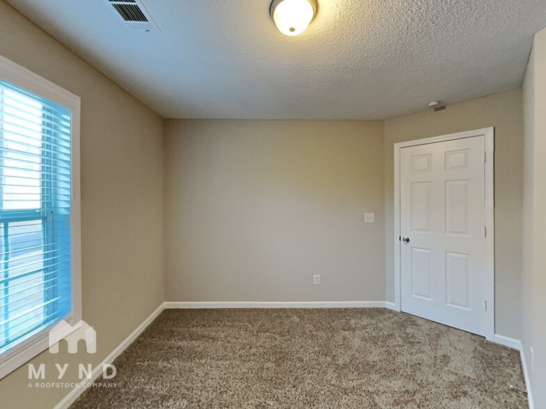 Building Photo - 1013 Vineyard Walk