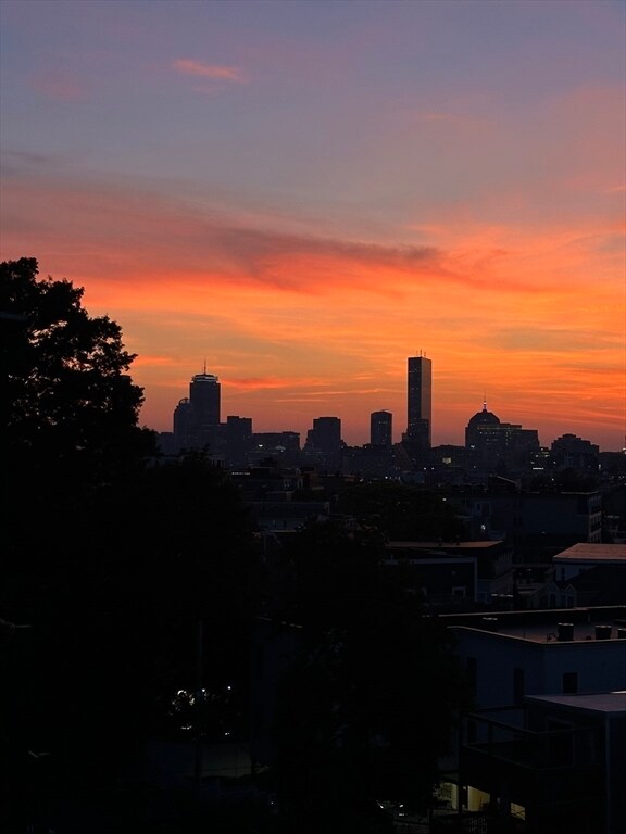 Building Photo - 536 E Broadway