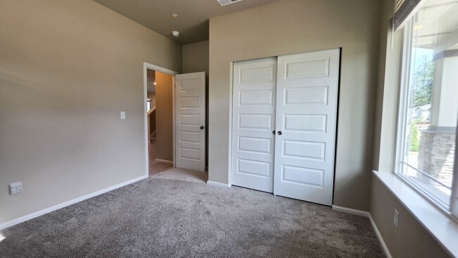 Building Photo - Bright & Beautiful 5 Bedroom 3 Bathroom