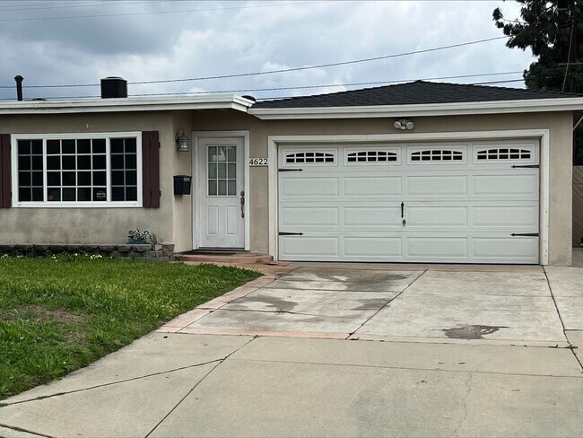 Building Photo - 3-bedrooms 2-bathrooms House for rent in Covina