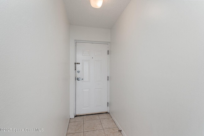 Building Photo - 1575 N Hwy A1A