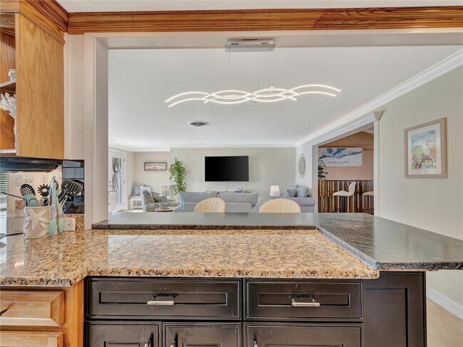 Building Photo - 10432 Sandpiper Rd W