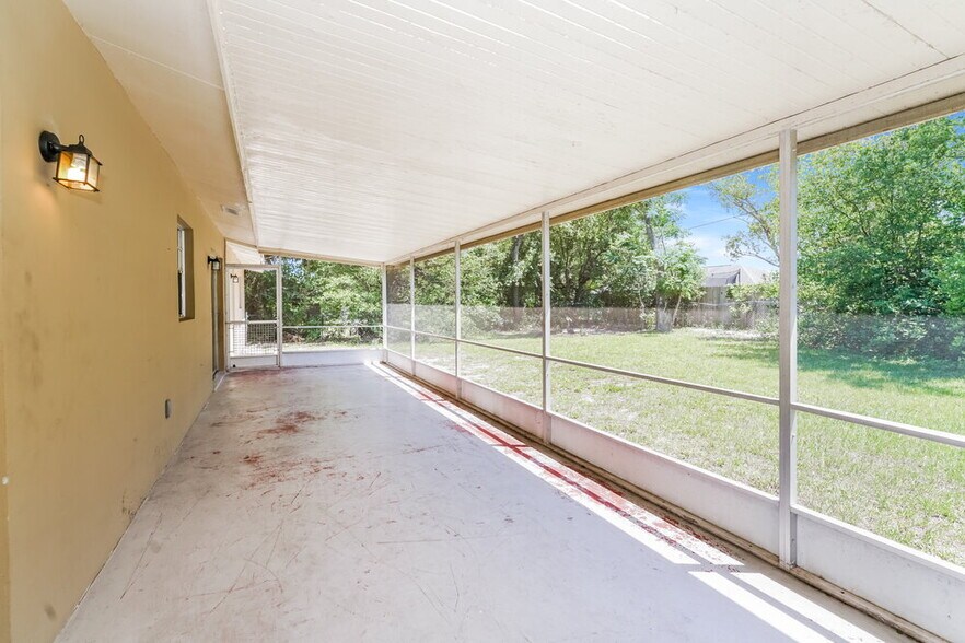 Building Photo - 989 E Normandy Blvd