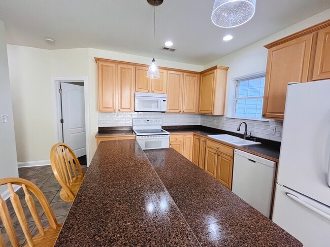 Building Photo - 104 Landing Trail