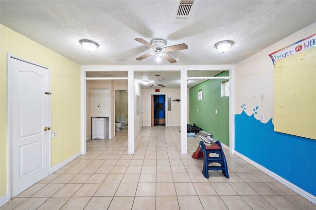 Building Photo - 5639 Overdale St