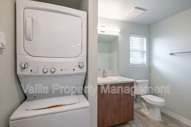 Building Photo - 13001 S Crompton Lane