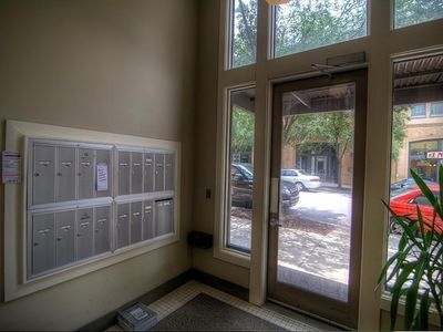 Building entryway - 924 Garrett St