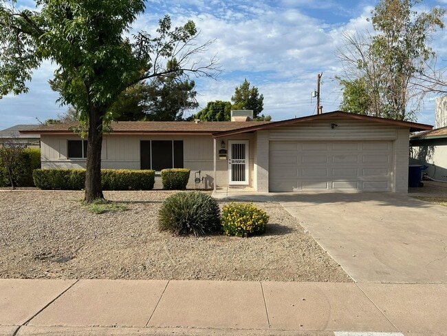 Primary Photo - 3 bedroom home in Tempe