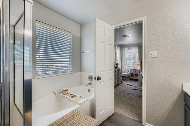 Building Photo - 1505 Tea Leaf Dr