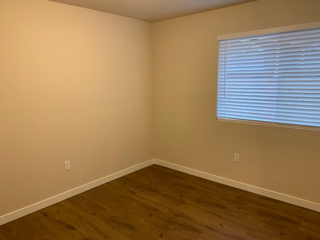 Building Photo - 619 Elizabeth St