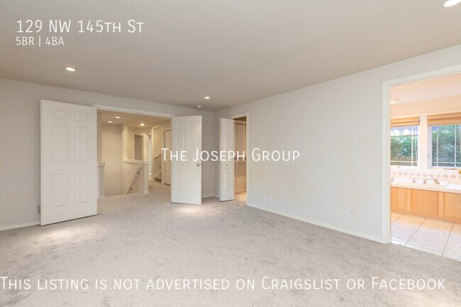 Building Photo - Beautiful 5 bed 3.5 bath in Seattle's Broa...