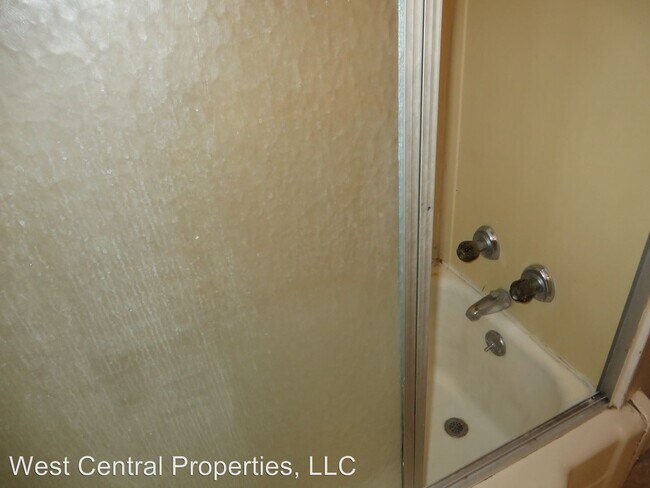 Building Photo - 710 W Packard Ave