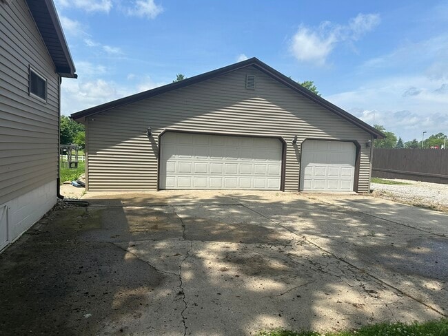 Building Photo - 609 Fair St