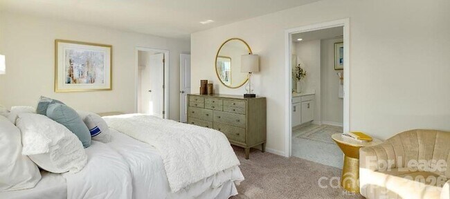 Building Photo - 1720 Vanderlyn St