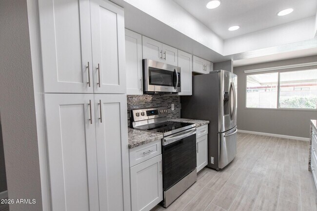 Building Photo - 1224 E Campus Dr