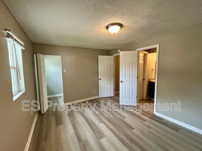 Building Photo - 1408 Holland St