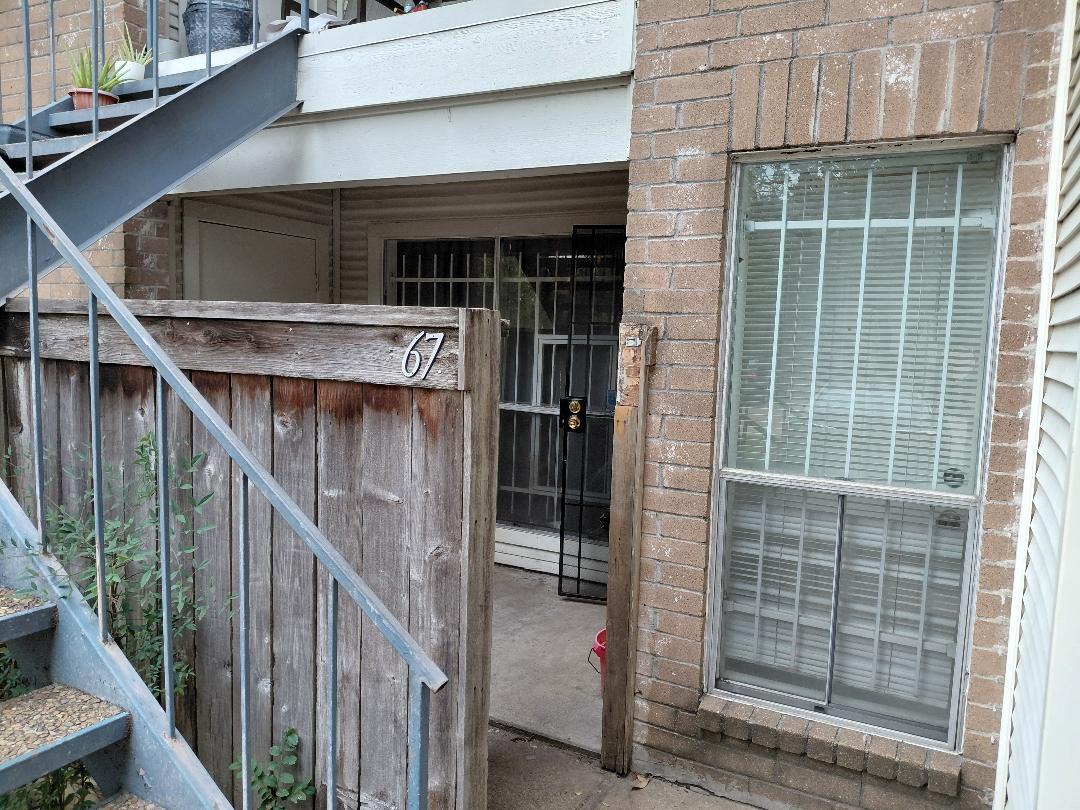 Building Photo - 3900 Woodchase Dr