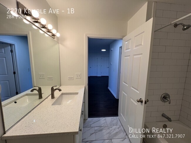 Building Photo - 2220 Kemble Ave