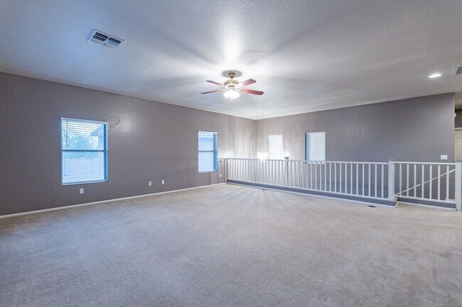 Building Photo - Three Beds & 2.5 Baths - Move Right In!