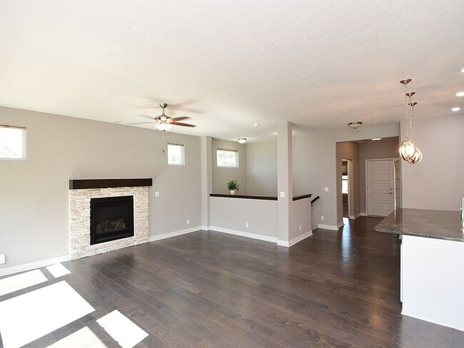 Building Photo - 19527 Shadow Ridge Dr