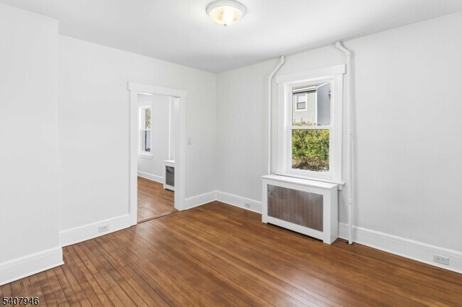 Building Photo - 10 Zazzetti St