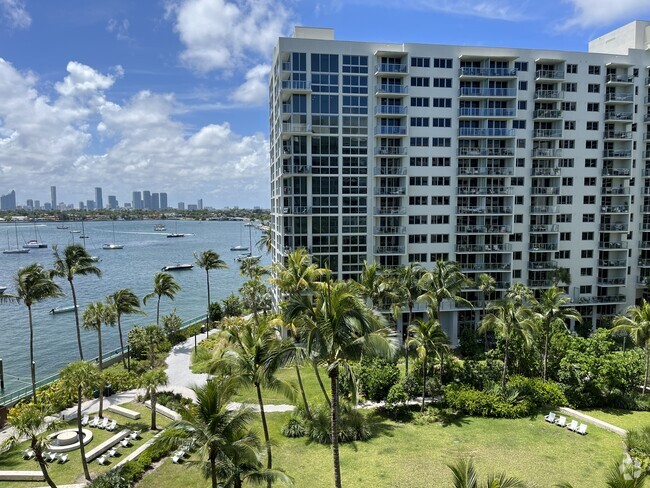 Building Photo - 1500 Bay Dr