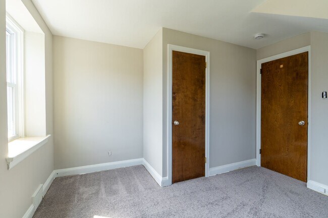 Building Photo - Rare 4 bed Gem in Marple Newtown