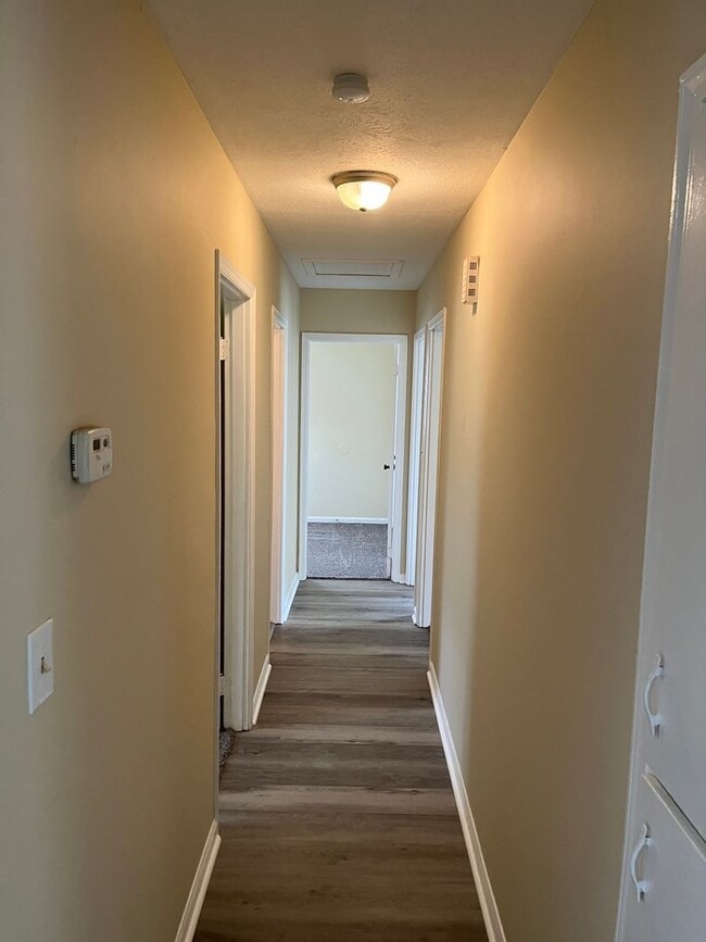Building Photo - 9 Westpark Ct