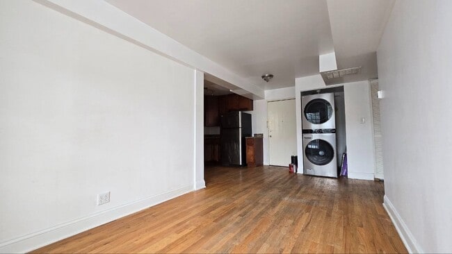 Building Photo - 2BR/1BA in West Ridge – In-Unit Laundry, A/C, Pet Friendly