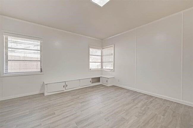 Building Photo - 2511 Maroneal St