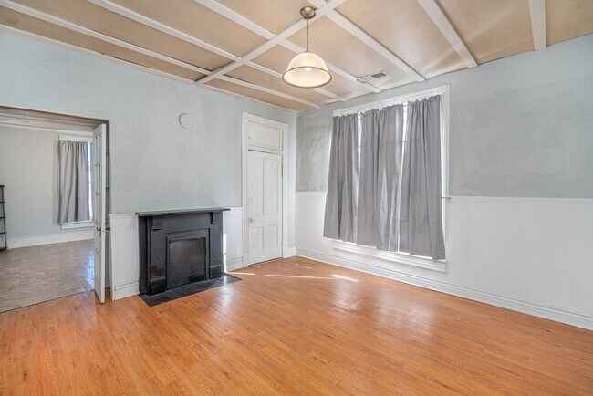Building Photo - 809 Broadway Ave