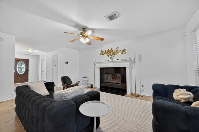 Building Photo - 22727 Tara Way Dr