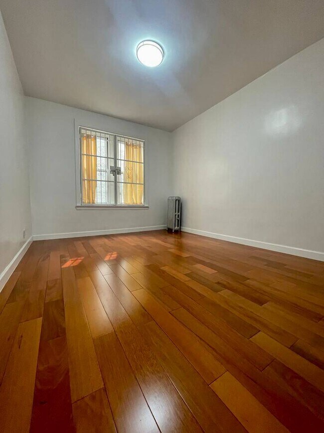 Primary Photo - 1690 Flatbush Ave