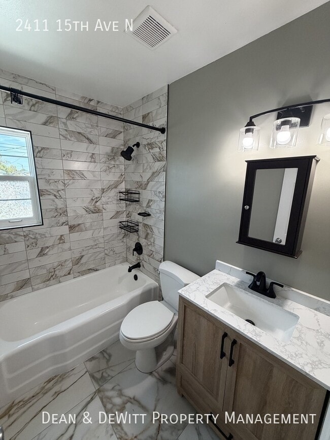 Building Photo - 2411 15th Ave N