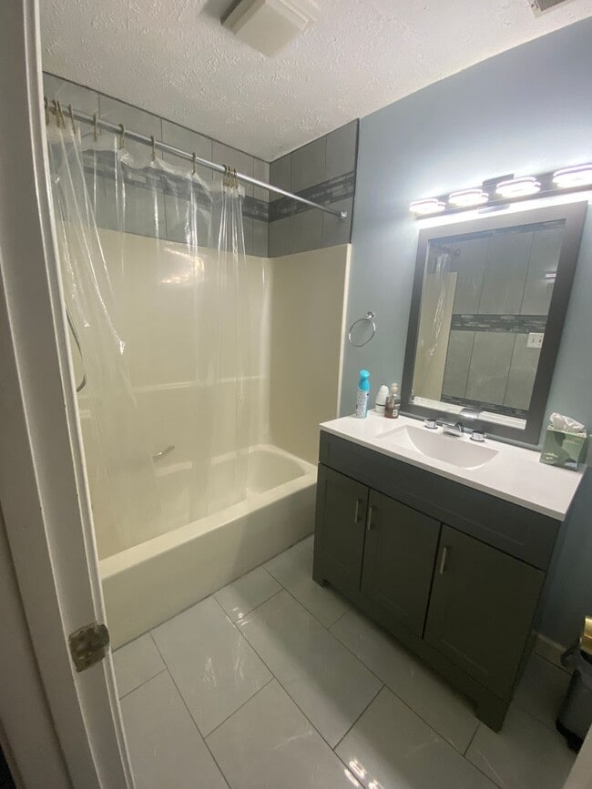 Building Photo - Semi-Furnished 2-Bedroom Condo at Eagle Pointe