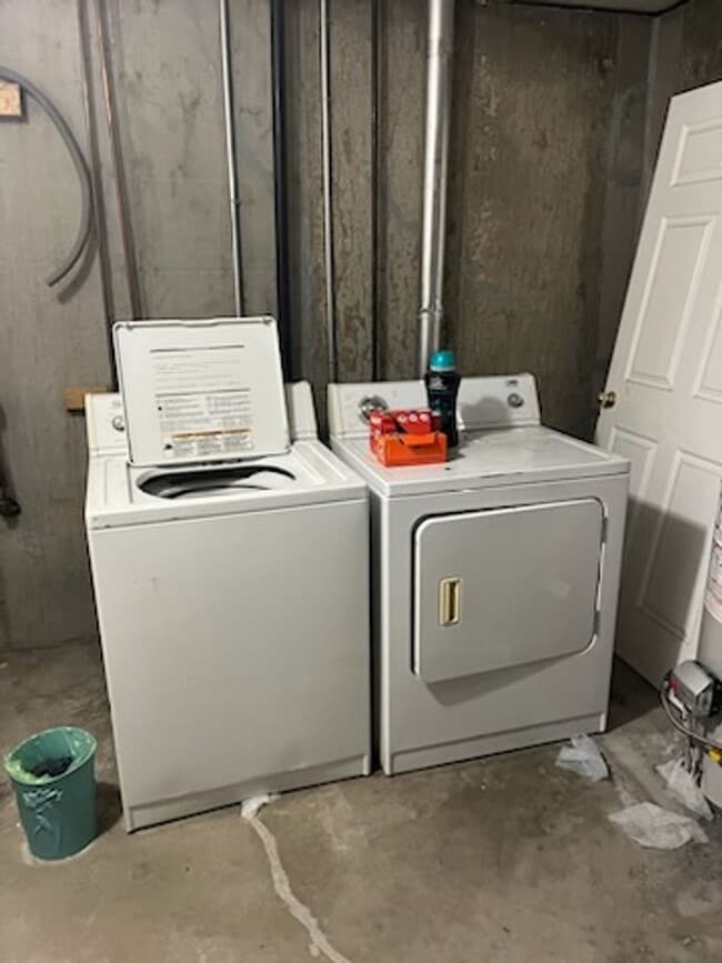 Building Photo - Charming home