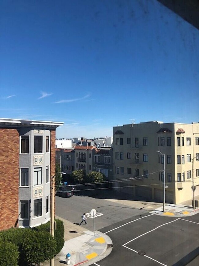 Building Photo - 3155 Broderick St