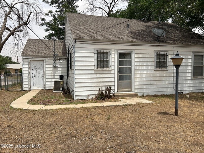 Building Photo - 2219 20th St