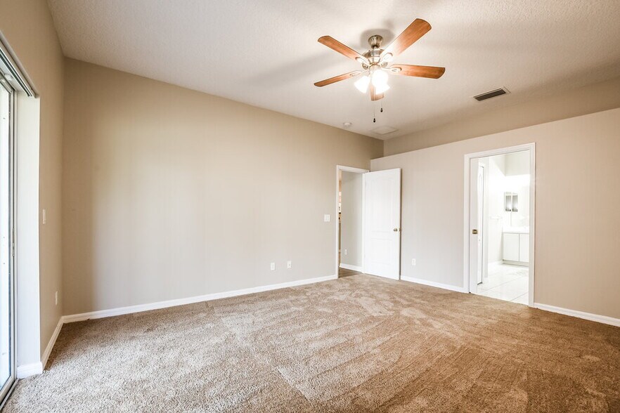 Building Photo - 450 Chapelwood Dr