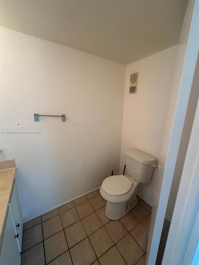 Building Photo - 14820 Naranja Lakes Blvd