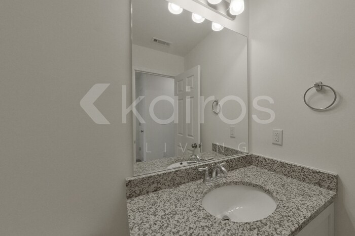 Building Photo - 215 Long Is Dr