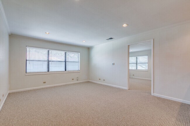 Building Photo - 1 BEDROOM BOUTIQUE APARTMENT