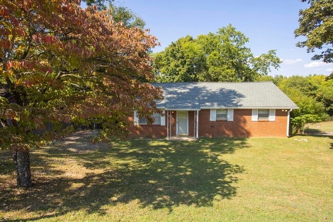 Building Photo - 304 Sunset Trail