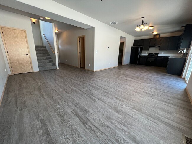Building Photo - h703