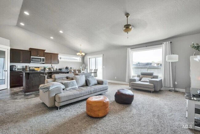 Building Photo - 1025 SW Bonnie St