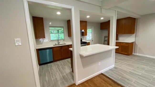Building Photo - 2406 Rosemead Dr